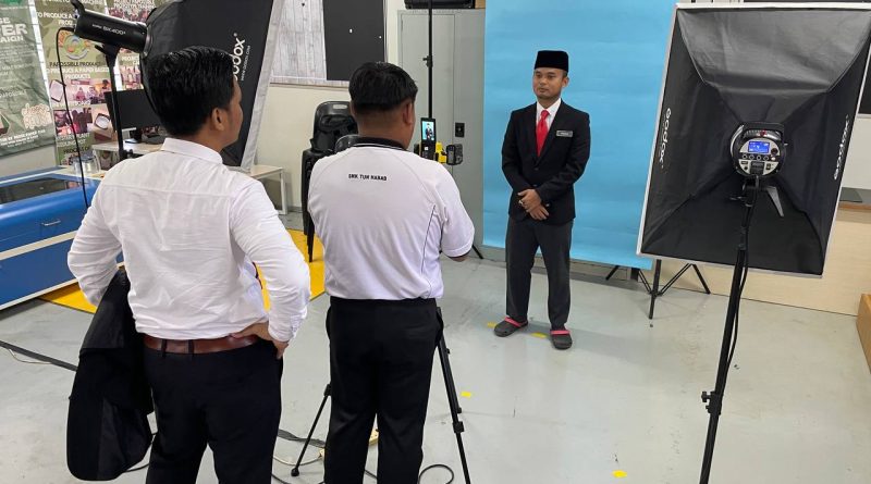 Duta Penggerak Digital Ambil Gambar Passport